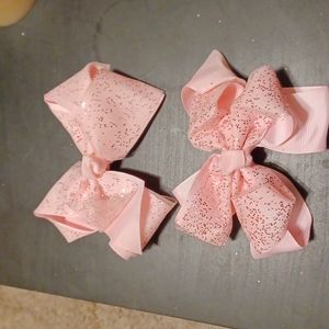 2 pink sparkely bows